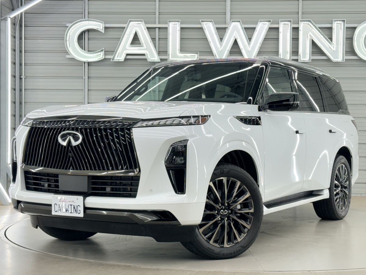 インフィニティのフラッグシップ QX80 最上級グレードのオートグラフが入庫いたしました！